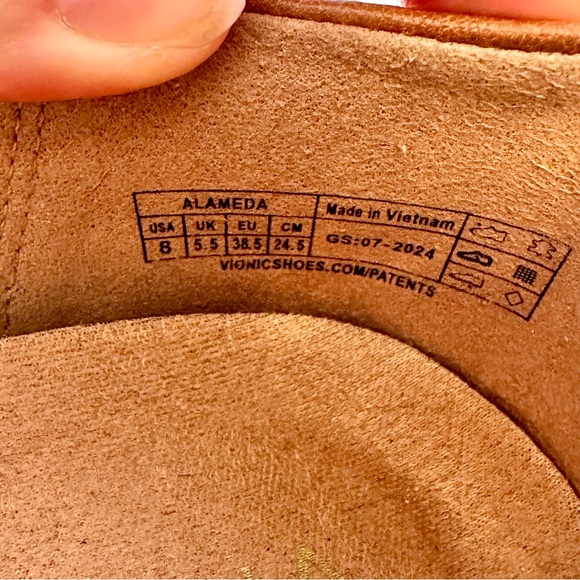 Vionic Alameda Mary Jane flats in tan leather, size 8 - Picture 7 of 8